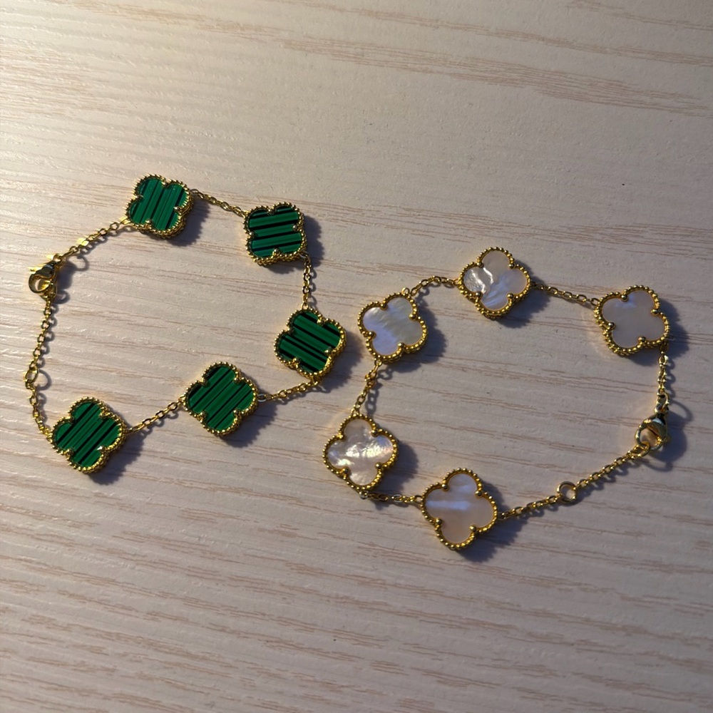 Elegant Gold and Green Clover Bracelet Set